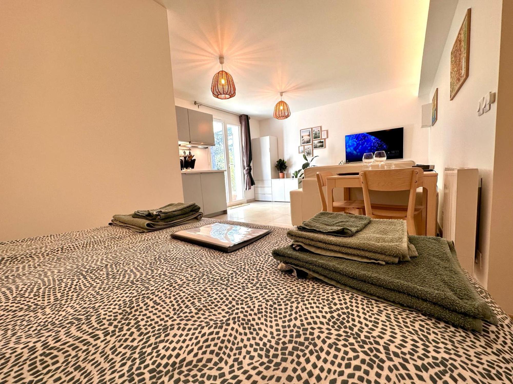 Paisible Studio Tout Neuf En Lisiere De Foret Peyrolles-en-Provence Екстер'єр фото
